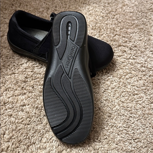 Comfortable Black Mary Jane Flats by Orthofeet - Picture 2 of 4